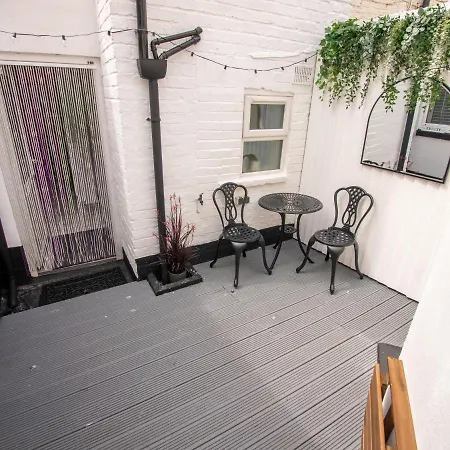 North Bay Holiday Apartment With Internet, Smart Tv'S And Patio Area Scarborough Exterior photo