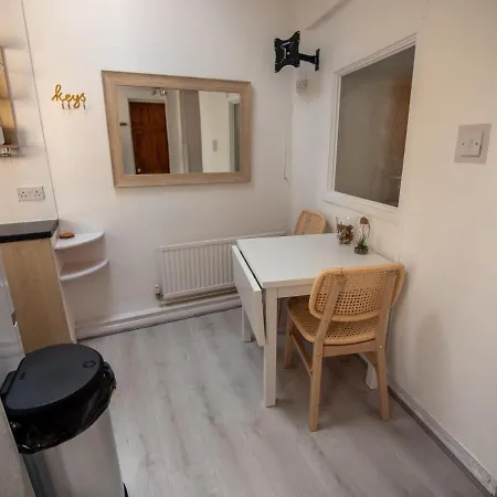 North Bay Holiday Apartment With Internet, Smart Tv'S And Patio Area Scarborough Exterior photo